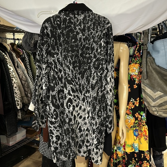 chico’s size 3 sweater dress. animal print or jacket - Picture 4 of 16